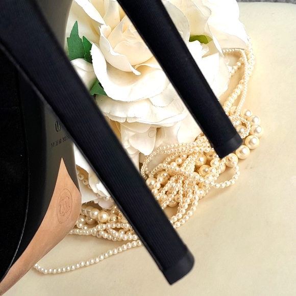 Authentic CHANEL Stunning Suede Gold CC Heels! - Picture 6 of 11
